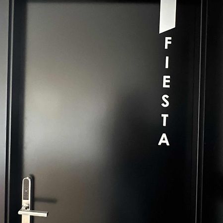 Fiesta Cama Individual Modern & Luxury Apartment Malaga Bagian luar foto